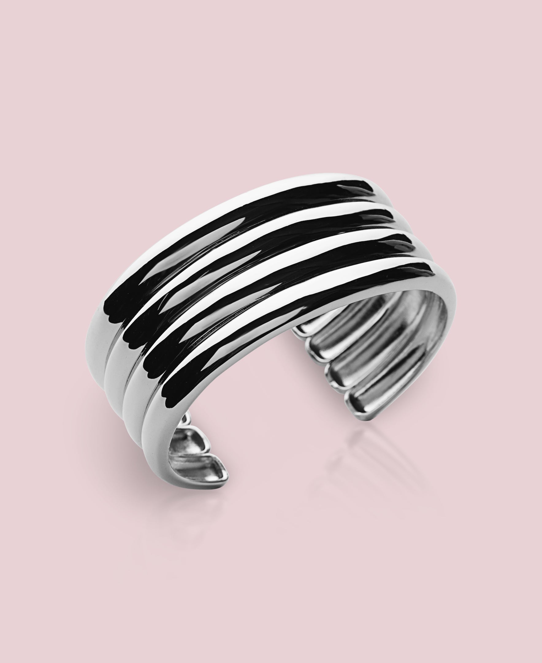 NICOLE RIBBED BANGLE | TIMELESS & ELEGANT JEWELRY | OMA THE LABEL
