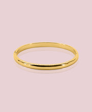 Elegant 18k gold-plated bangle with timeless design and sophistication