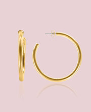 Classic 18k gold-plated hoop earrings in 30mm size with 925 silver post
